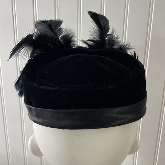 Vintage Pill Box Hat Feathers Black‎ Velvet Fascinator Formal Head Piece 22” - Picture 4 of 11